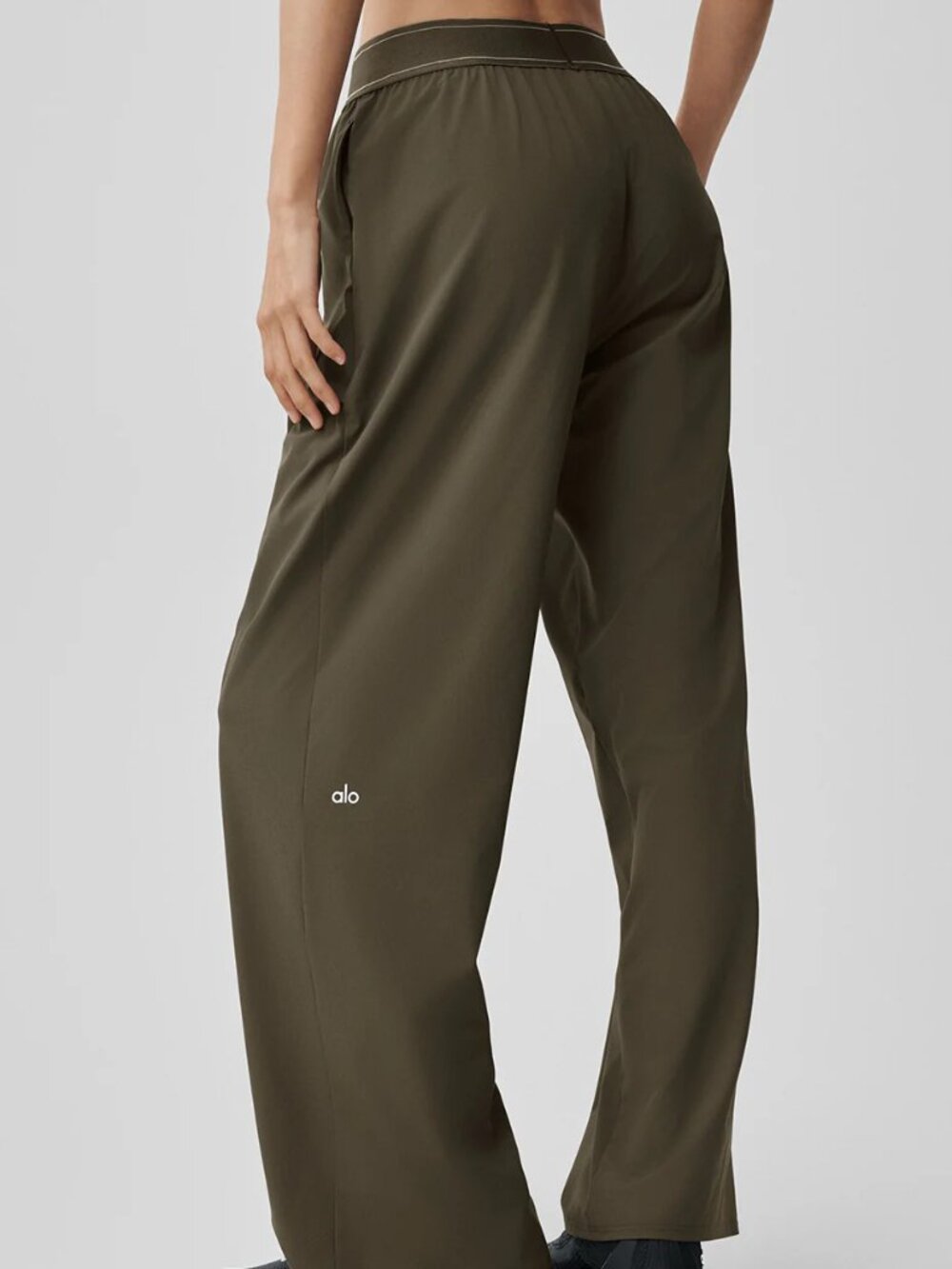 ALO Yoga⛵NWT Suit Up Trouser Olive (Regular Limited) - Picture 3 of 8